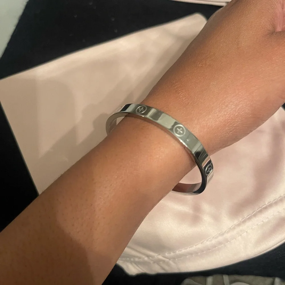 LOVE BRACELET - Picture 1 of 9